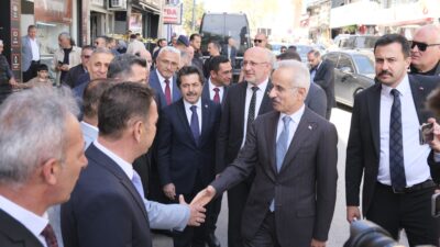 Ulaştırma ve Altyapı Bakanı Abdulkadir Uraloğlu, hızlı trenle Karaman’dan sadece