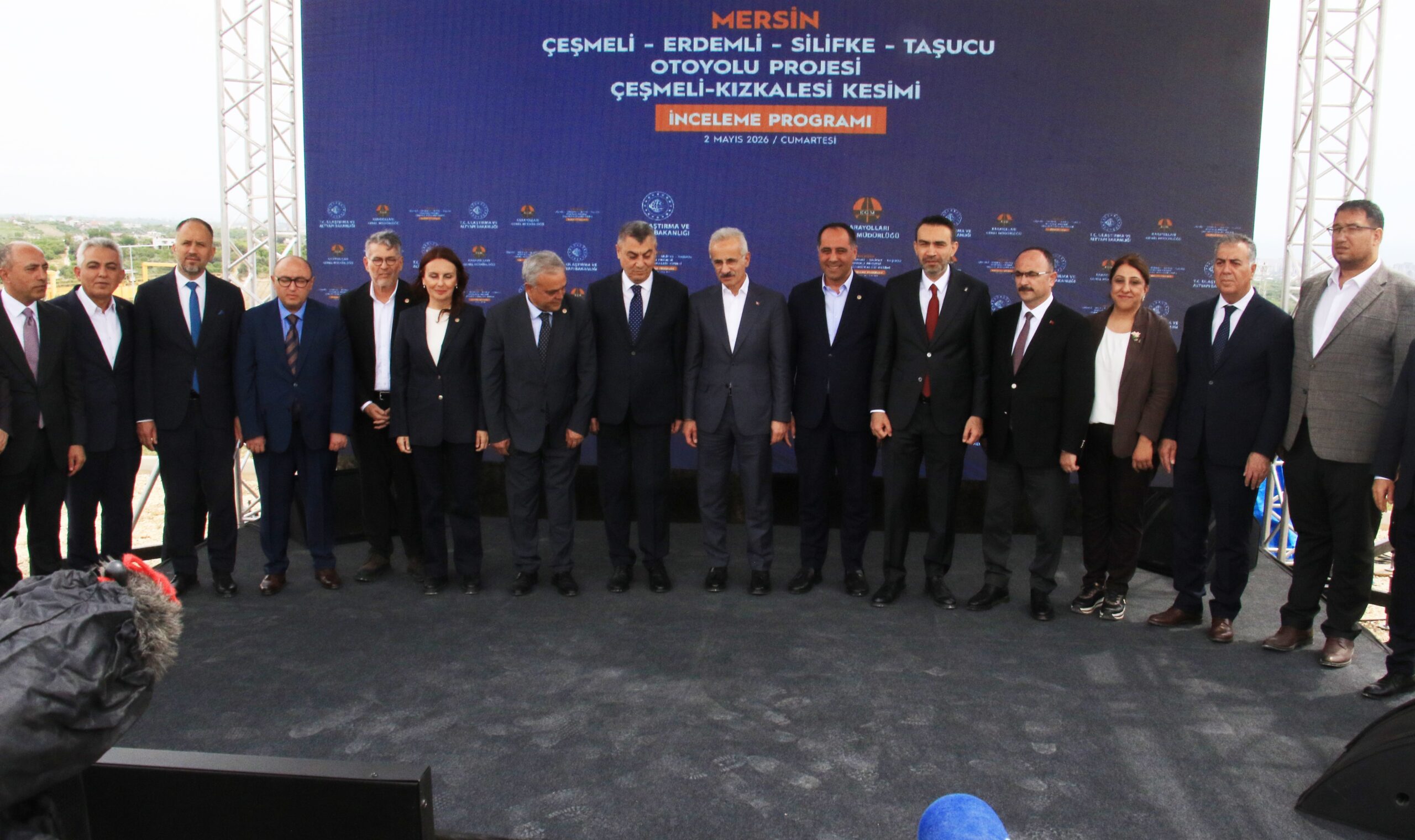 Bakan Uraloğlu duyurdu:”Çeşmeli-Kızkalesi Otoyolunda ilk kısım temmuz ayında açılacak”