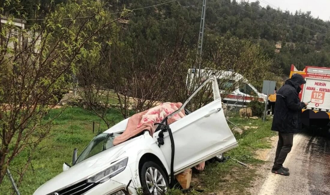Mersin’in Silifke ilçesinde otomobil ile tırın çarpışması sonucu meydana gelen