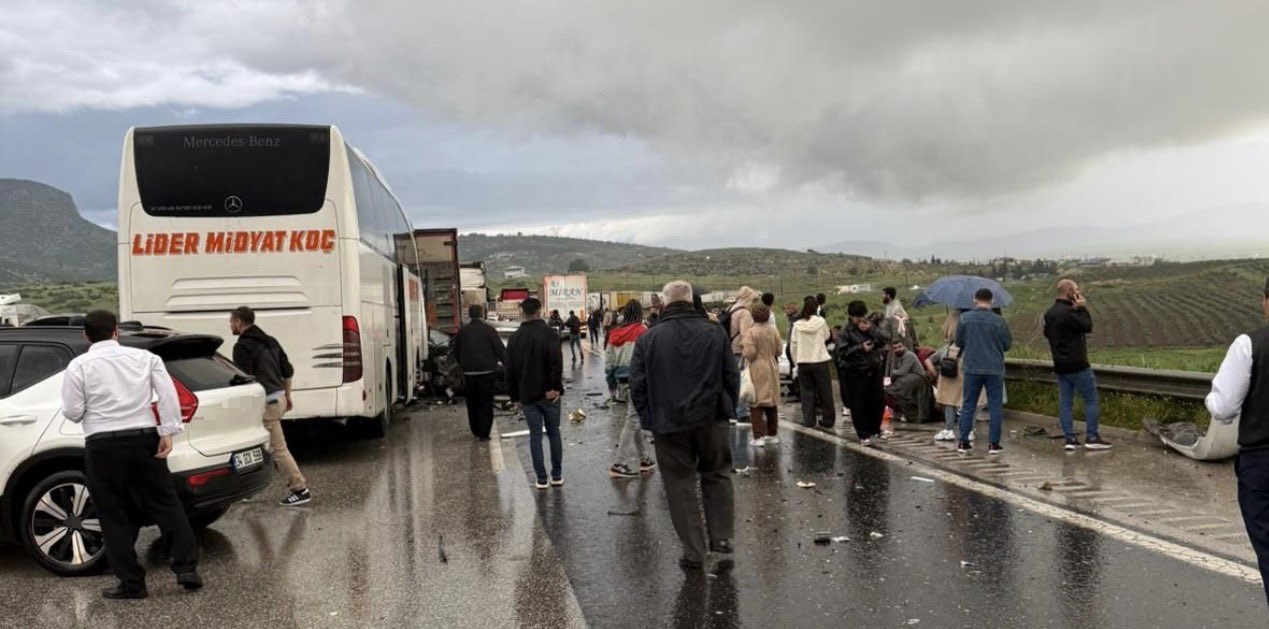 TAG Otoyolu’nda zincirleme trafik kazası: 1’i ağır 5 yaralı