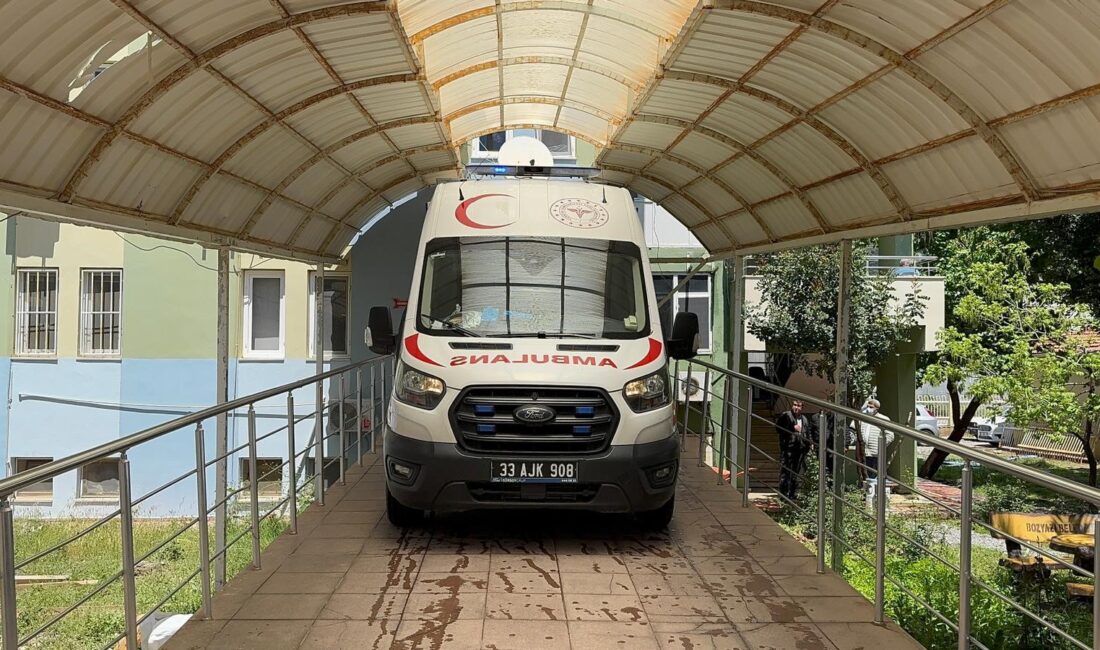 Mersin‘in Bozyazı ilçesinde memleketine gelen polis memuru baba, eşi ve
