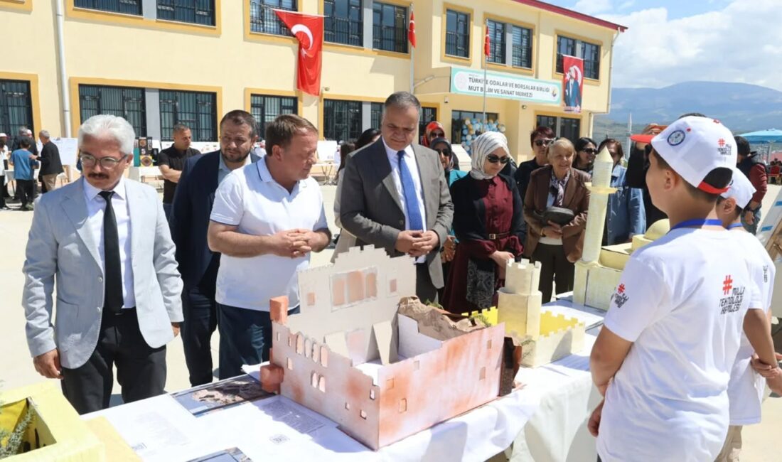 Mersin’in Mut ilçesinde, TÜBİTAK 4006 Bilim Fuarı kapsamında öğrenciler tarafından