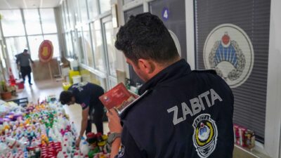 Mersin’in Tarsus ilçesinde zabıta ekiplerince gerçekleştirilen denetimlerde, son kullanma tarihi