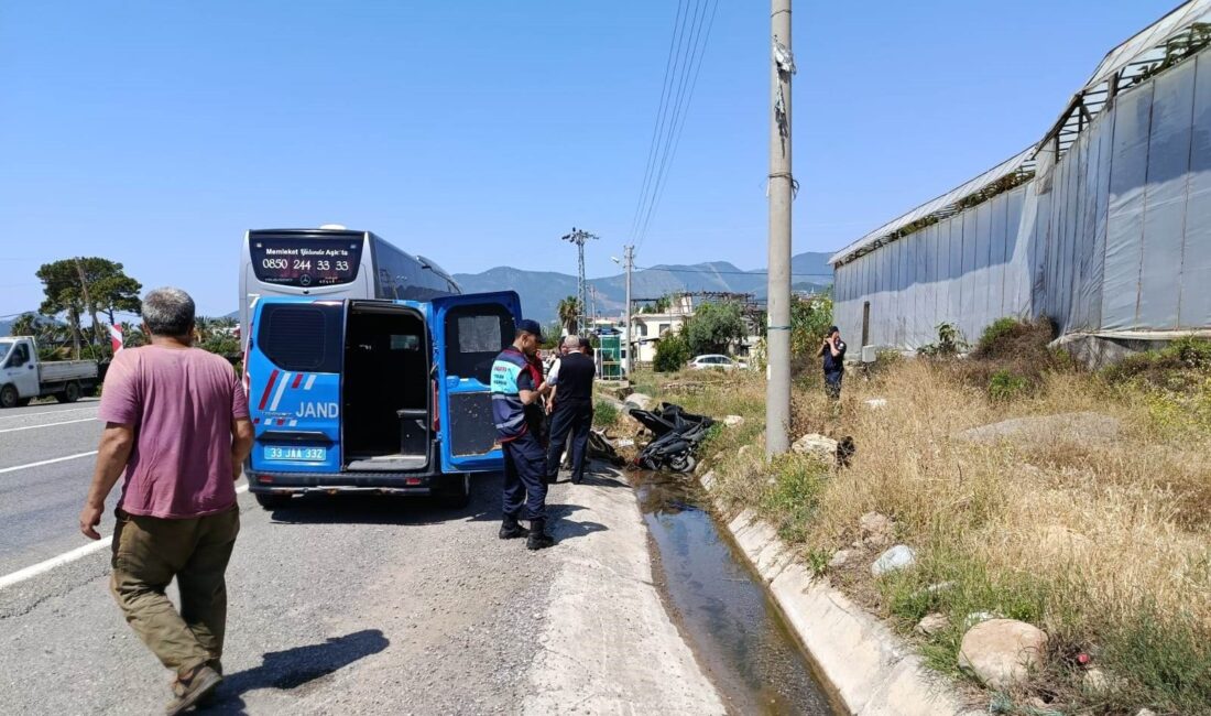 Mersin’in Bozyazı ilçesinde yolcu otobüsü ile motosikletin çarpışması sonucu meydana
