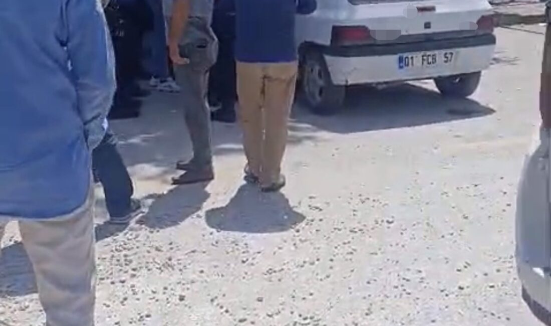 Mersin’in Tarsus ilçesi Çağlayan Mahallesi’nde bir kişi park halindeki bir