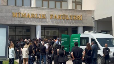 Mersin Üniversitesi Güzel Sanatlar Fakültesi öğretim elemanlarından Öğr. Gör. Juan Botella