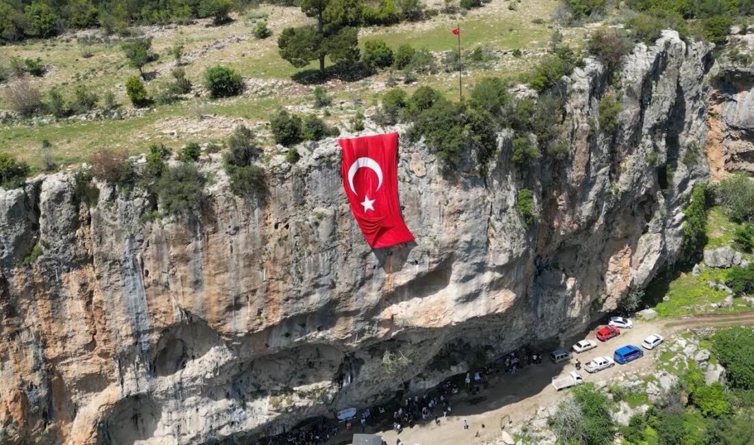 Mersin’in Erdemli ilçesinin kırsalında yer alan Aserin Kayası eşsiz manzarasıyla