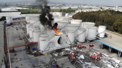 Mersin’de faaliyet gösteren bir yağ fabrikasında çıkan yangında bir işçi