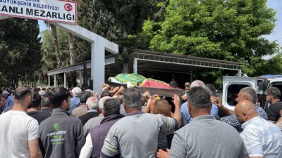 Mersin’de yağ fabrikasındaki patlamada hayatını kaybeden işçi, yakınlarının göz yaşları
