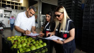 Kurban Bayramı öncesinde Mersin‘de hal komplekslerinde denetimler sıklaştırıldı. Sabahın erken saatlerinde