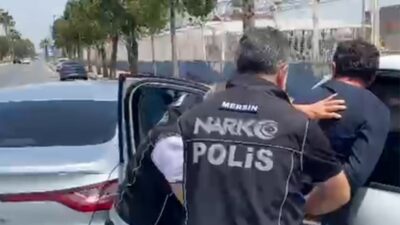 Mersin’de narkotik ekiplerinin teknik ve fiziki takibe aldığı bir araçta