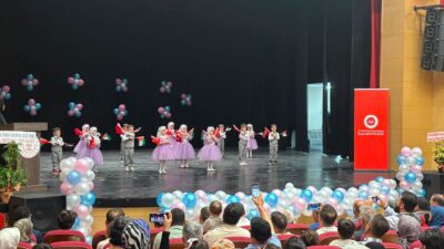 Mersin’in Silifke ilçesinde minik öğrencilerin sahne performansları ilgiyle izlendi, büyük