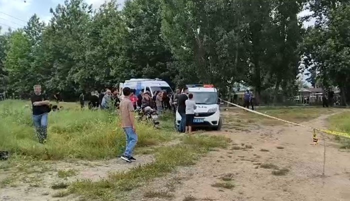 Tarsus’ta ırmağa giren kadın hayatını kaybetti Mersin’in Tarsus ilçesinde girdiği ırmakta akıntıya kapılan yabancı uyruklu kadın