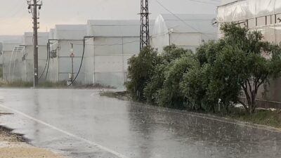 Meteorolojinin yaptığı kuvvetli yağış uyarısının ardından Mersin’in Erdemli ilçesinde beklenen sağanak