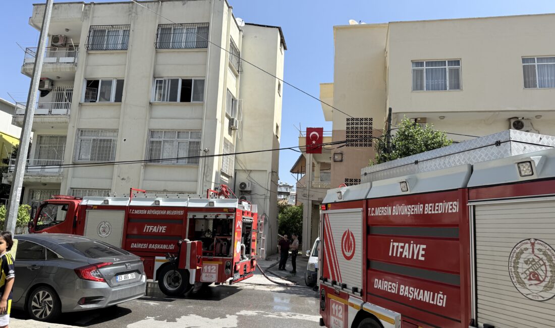 Mersin’in Tarsus ilçesinde bir apartman dairesinde çıkan yangın mahallede paniğe