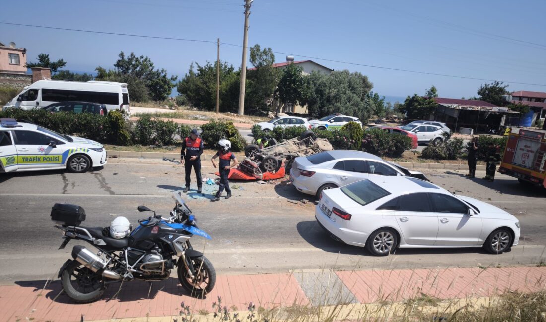 Erdemli’de 4 otomobil birbirine girdi: 1 yaralı Mersin’in Erdemli ilçesinde 4 otomobilin karıştığı trafik kazasında 1 kişi