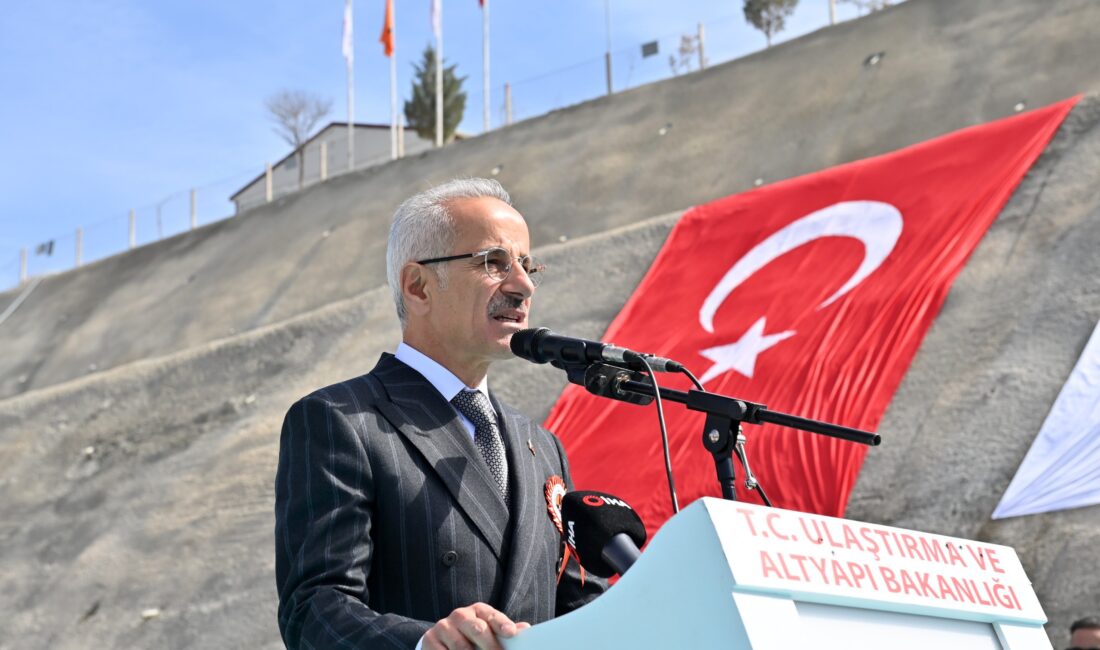 Ulaştırma ve Altyapı Bakanı Abdulkadir Uraloğlu, Mersin-Adana-Osmaniye-Gaziantep Hızlı Tren Hattı