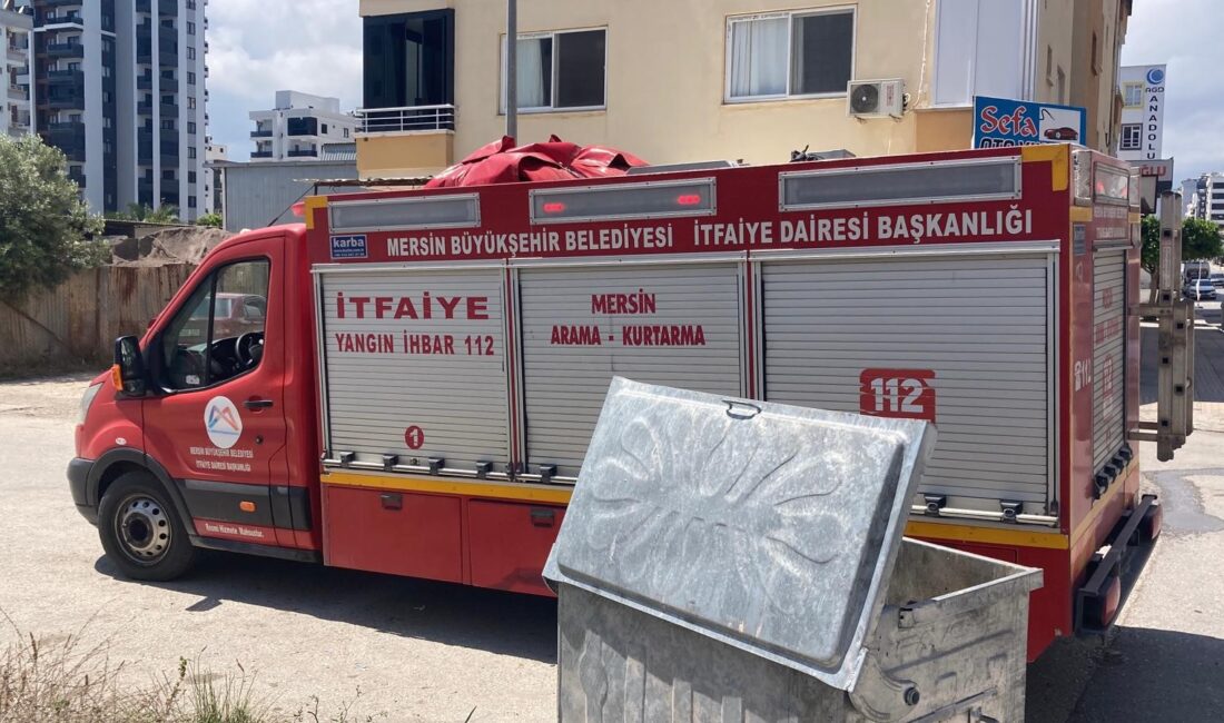 Mersin’in Erdemli ilçesinde bir apartmandaki spot eşya satan dükkanının arkasındaki