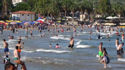 Türkiye’nin önemli tatil merkezlerinden Mersin’e gelenler 9 günlük bayram tatilini dolu