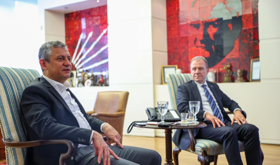 SEÇER: “BU ZOR GÜNLERDE PARTİMİZİN YANINDA OLMAK ZORUNDAYIZ” Türkiye Belediyeler Birliği (TBB) ve Mersin Büyükşehir Belediye Başkanı Vahap
