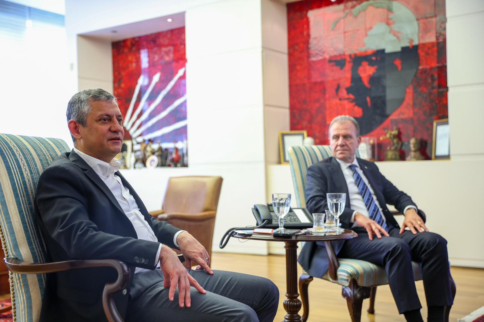 SEÇER: “BU ZOR GÜNLERDE PARTİMİZİN YANINDA OLMAK ZORUNDAYIZ”