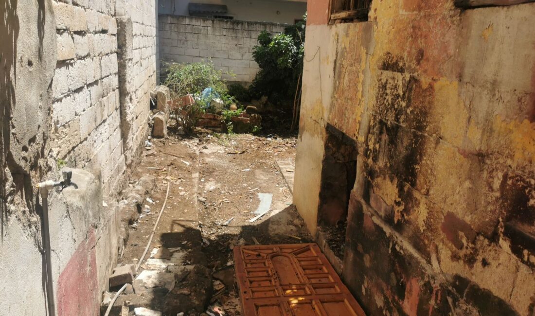 Mersin’in Akdeniz ilçesinde, çevreye yayılan ağır kokular ve artan haşere