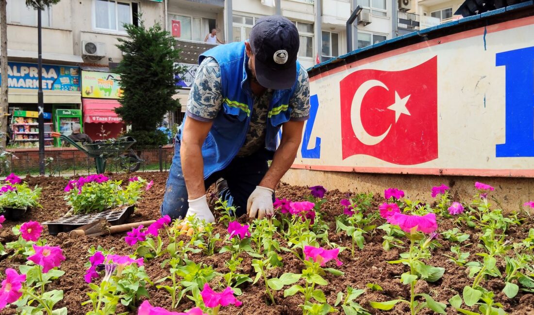 Akdeniz Belediyesi, baharın gelişiyle birlikte ilçe genelindeki yeşil alan, park
