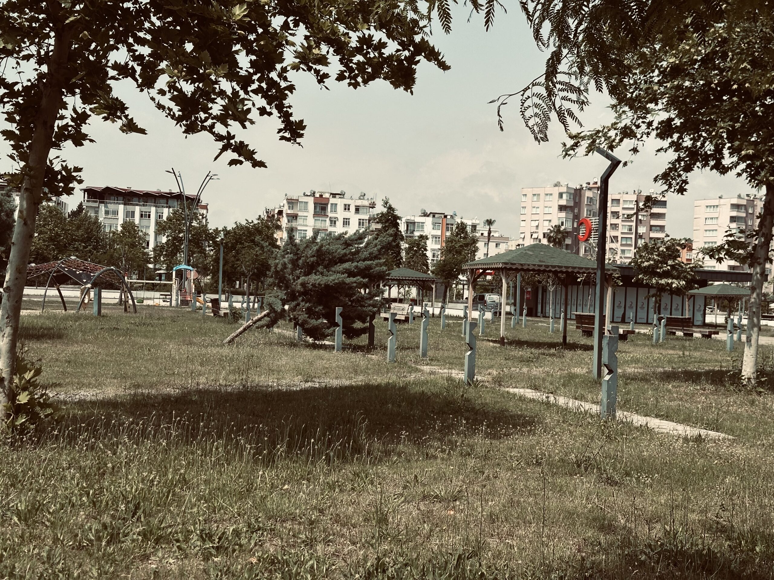 MİLLET BAHÇESİ’NE BAKAN YOK MU?