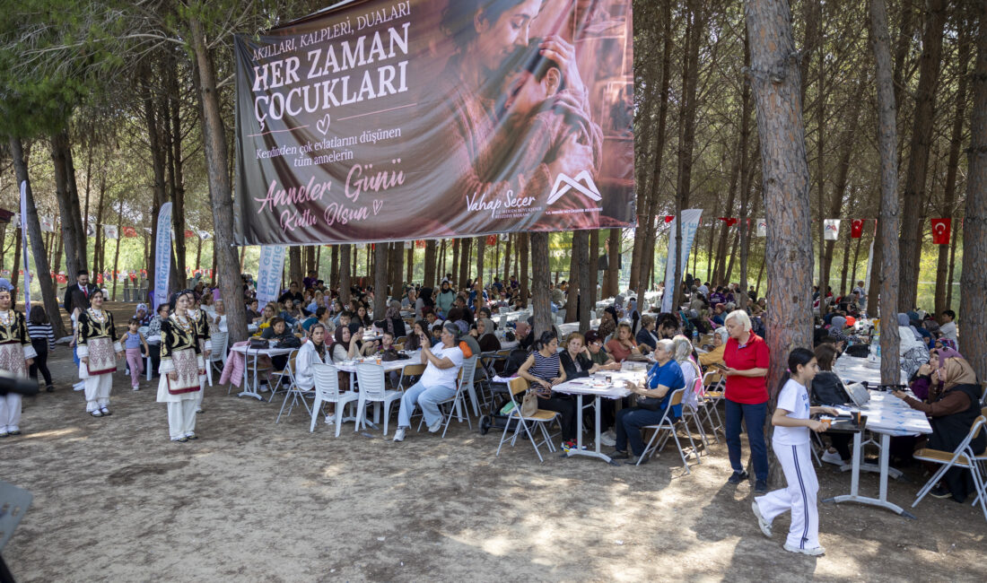 Mersin Büyükşehir Belediyesi düzenlediği bir dizi etkinlik ile Anneler Günü’nü