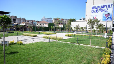 Mersin Büyükşehir Belediyesi Fen İşleri Dairesi tarafından, Kırmızı Lacivert ve