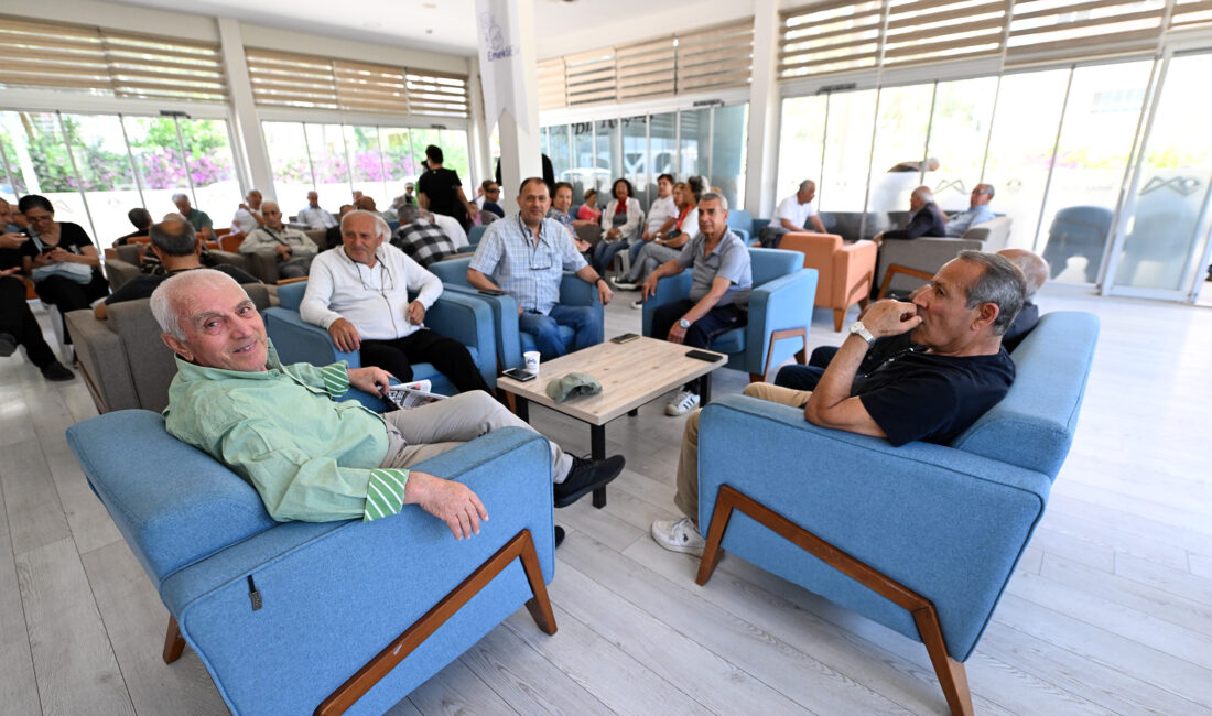 MERSİN BÜYÜKŞEHİR’İN EMEKLİ EVİ’NDE BAYRAM BULUŞMASI Mersin Büyükşehir Belediyesi’nin Yenişehir Emekli Evi’nde düzenlediği bayramlaşma programında emekliler