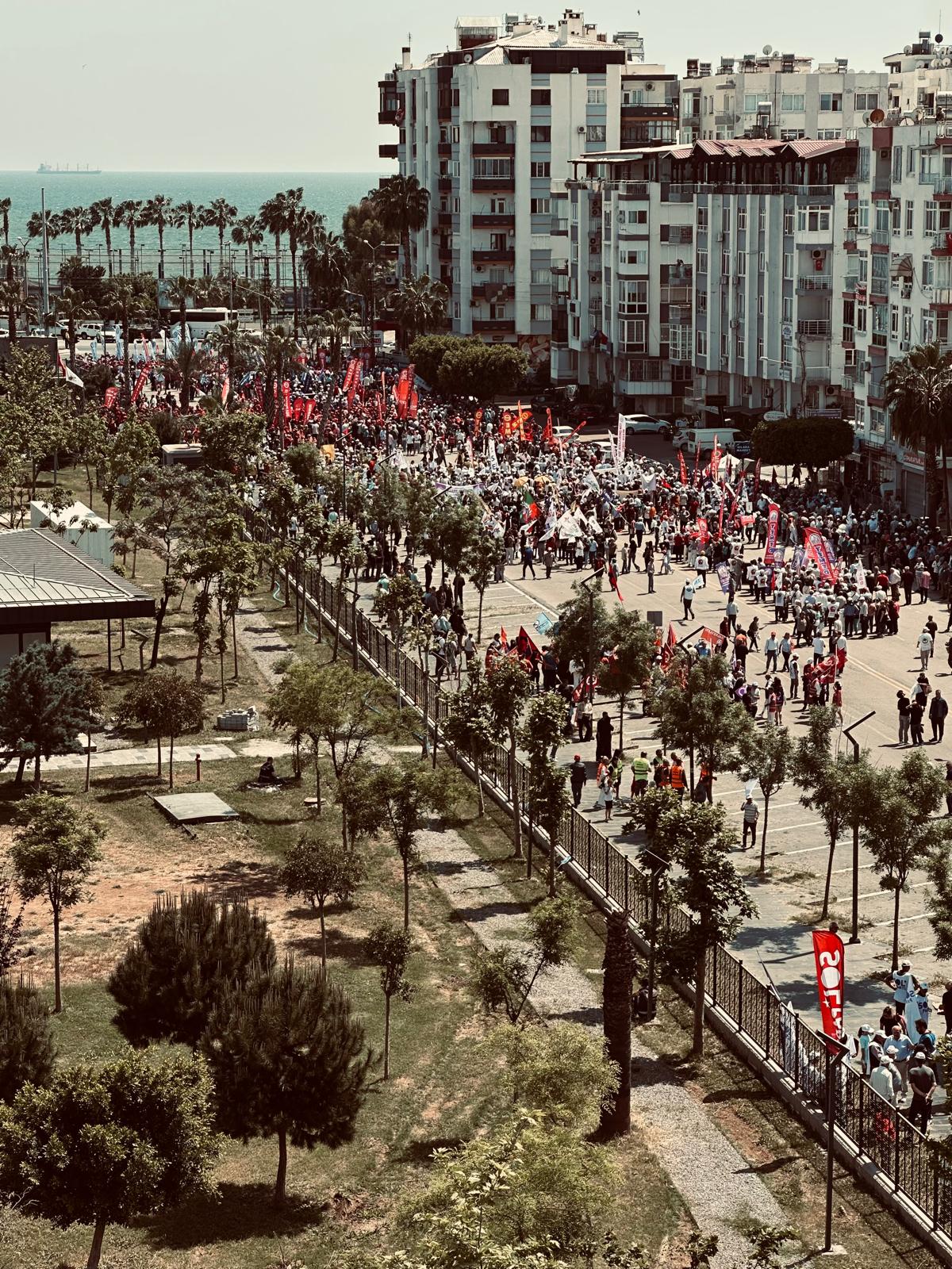MERSİN’DE 1 MAYIS RUHU (VİDEO)