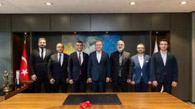 Mersin Barosu Başkanı Av. Gazi Özdemir ve yönetim kurulu üyeleri,