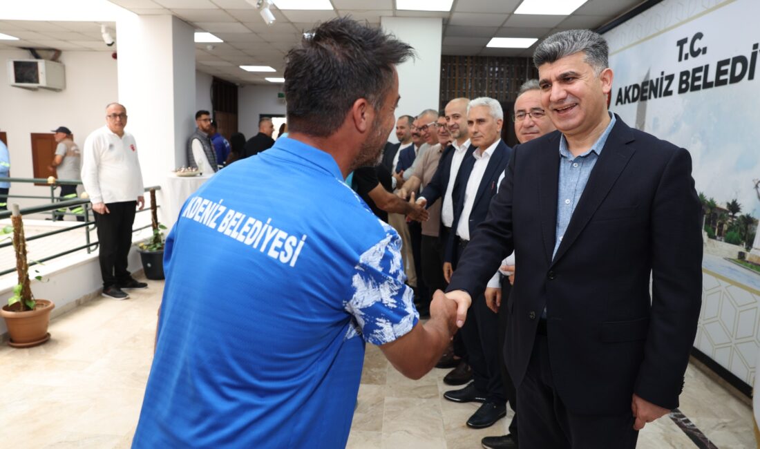 Akdeniz Kaymakamı ve Akdeniz Belediye Başkan V. Zeyit Şener, yaklaşan