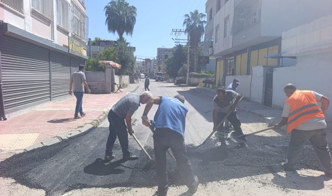 Akdeniz Belediyesi Fen İşleri Müdürlüğü ekipleri, ilçe genelinde sürdürdüğü yol
