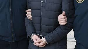 Mersin’in Anamur ilçesinde bir berberde tıraş olan daha önceden tartıştığı