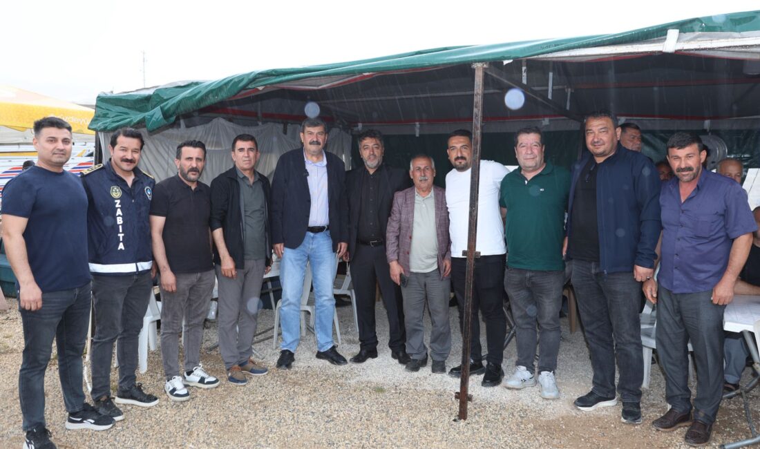 BAŞKAN YILDIZ KURBAN SATIŞ ALANINI ZİYARET ETTİ Toroslar Belediye Başkanı Abdurrahman Yıldız, Kurban Bayramı öncesinde Korukent Mahallesi’nde