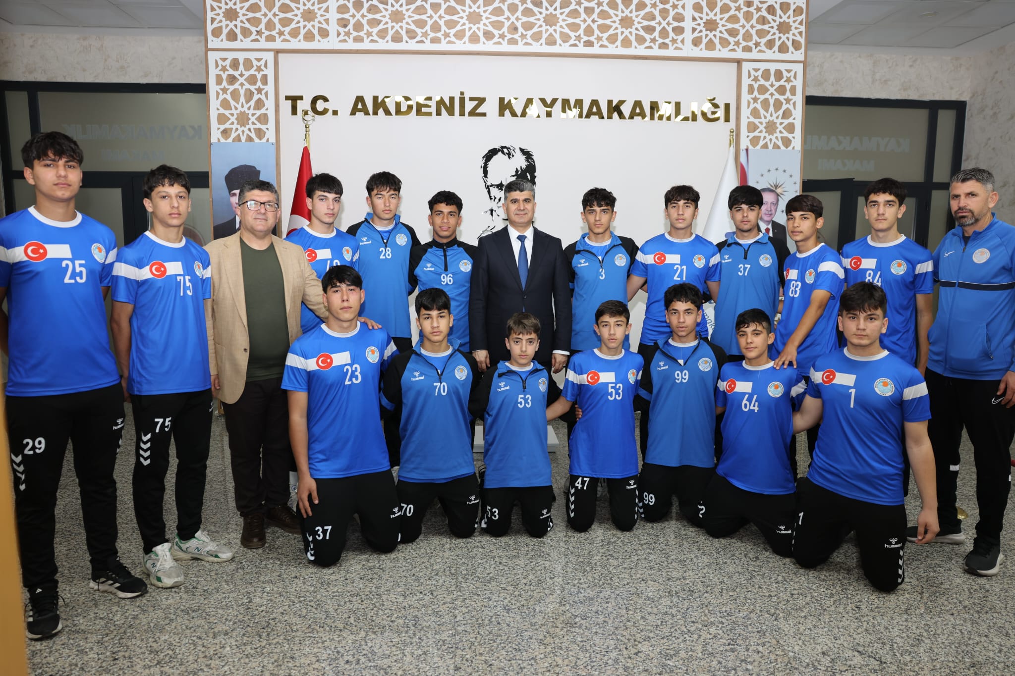 Türkiye Şampiyonası’na Katılacak Olan U-15 Futbol Takımı Kaymakam Şener’i Ziyaret Etti
