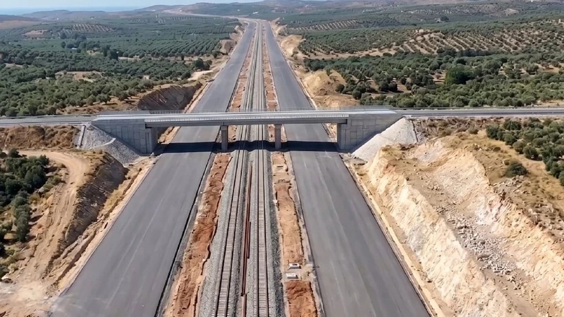 Araştırmacı yazar Abdullah Ayan, Çeşmeli–Taşucu otoyol projesine ilişkin kamuoyuna yansıyan
