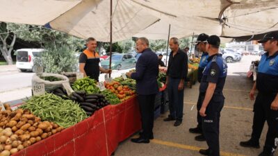 Akdeniz Belediyesi Zabıta Müdürlüğü ekipleri, ilçe genelinde kurulan semt pazarlarında