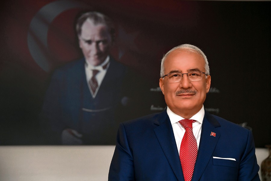 Kendisini “polis” olarak tanıtıp İYİ Parti Mersin Milletvekili Burhanettin Kocamaz’ın yaklaşık 10 kilogram altın, 2