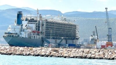 TAŞUCU’NDA “ANGUS KRİZİ” BÜYÜYOR: HALK TEPKİLİ, YETKİLİLER SESSİZ! Mersin’in Silifke ilçesine bağlı Taşucu Limanı’na yanaşan angus yüklü gemiler,