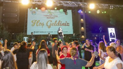 Mezitli Belediyesi tarafından bu yıl 7’ncisi düzenlenen Örtüaltı Üzüm Festivali,