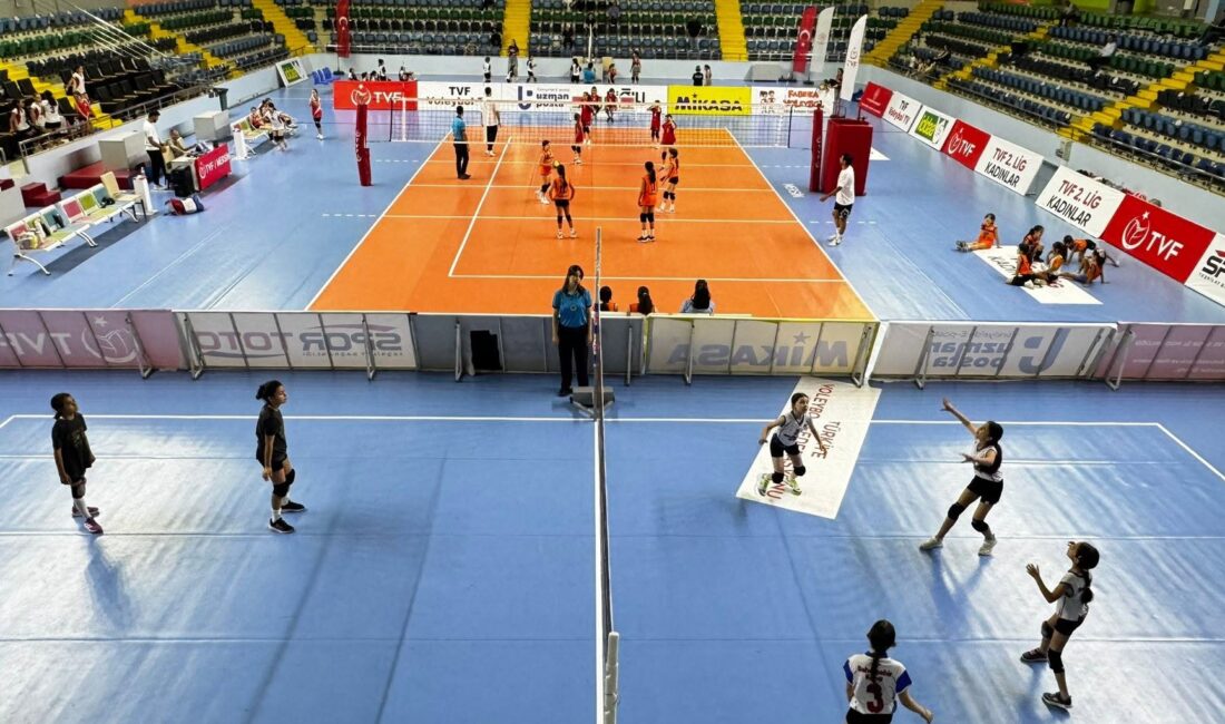 Okul Sporları Mini Voleybol Şenliği, geleceğin sporcularını aynı sahada buluşturdu.