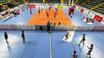 Okul Sporları Mini Voleybol Şenliği, geleceğin sporcularını aynı sahada buluşturdu.