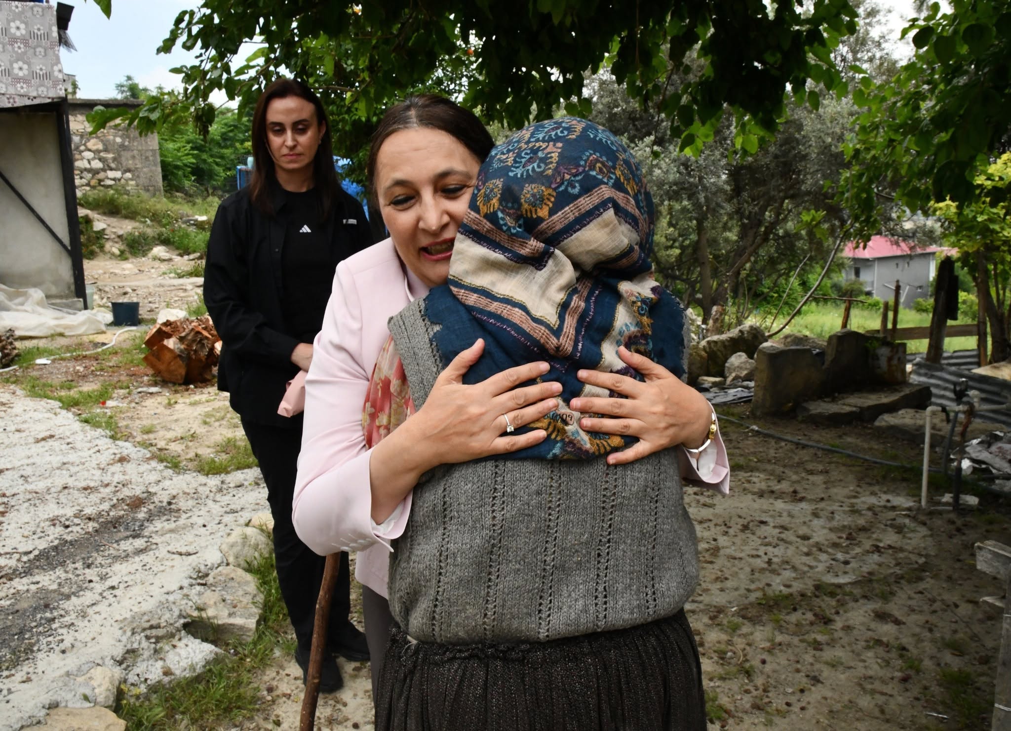 İrem Toros, Hatice Arı’yı evinde ziyaret etti