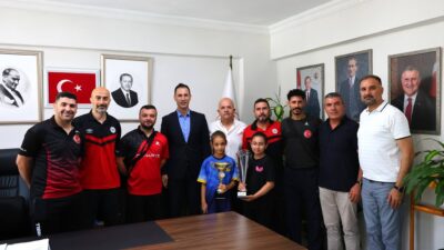 Mersin Gençlik ve Spor İl Müdürü Göksun Öz, masa tenisi