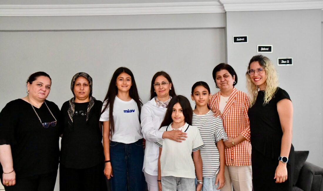 Mersin Valisi Atilla Toros’un eşi Dudu İrem Toros, Mezitli ilçesi