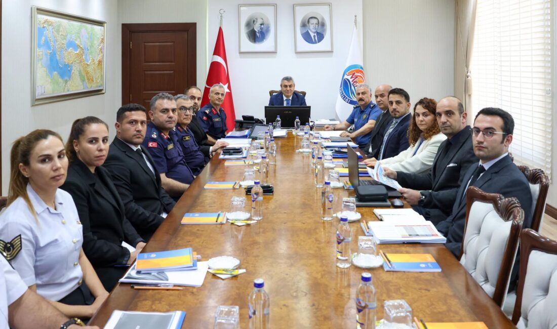 201 narkotik olayında 262 şahıs yakalandı Mersin Valisi Atilla Toros başkanlığında, Güvenlik ve Asayiş Değerlendirme Toplantısı