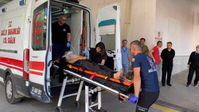 Mersin’in Erdemli ilçesinde hafif ticari araçla ile otomobilin çarpışması sonucu